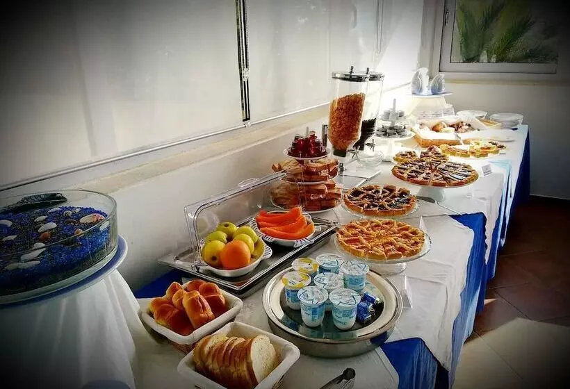 Отель Yachting Club Mare