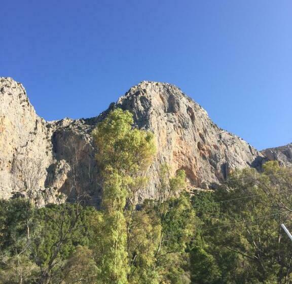 هتل کپسول El Nido Del Chorro