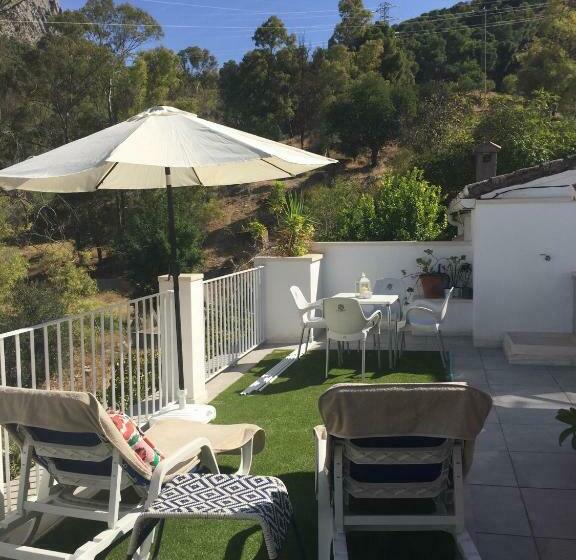 هتل کپسول El Nido Del Chorro