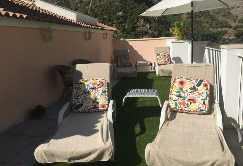 هتل کپسول El Nido Del Chorro