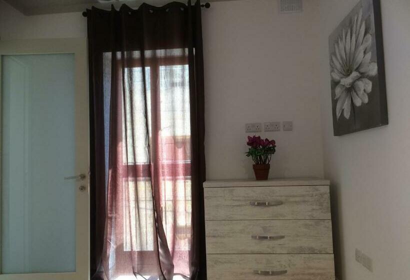 پانسیون Seaside Room