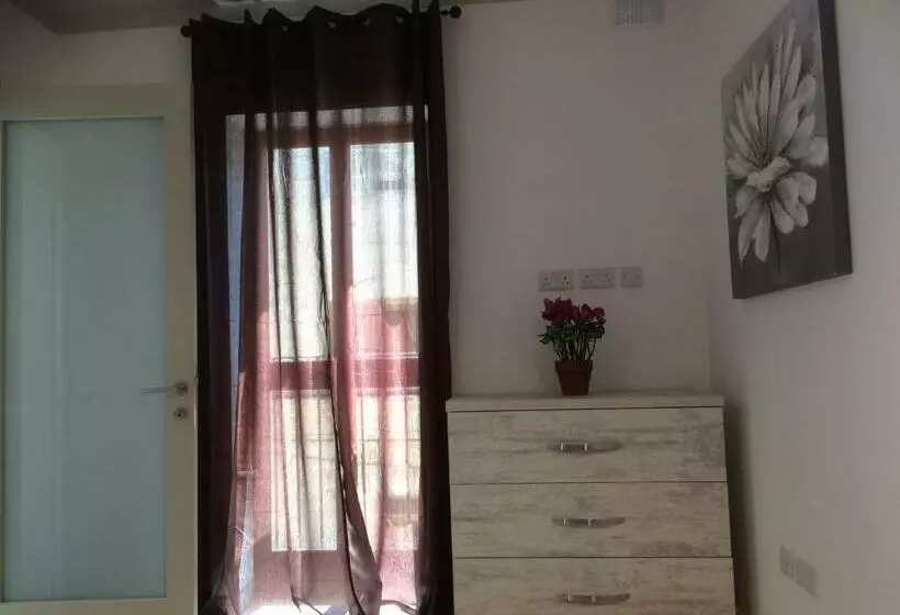 پانسیون Seaside Room