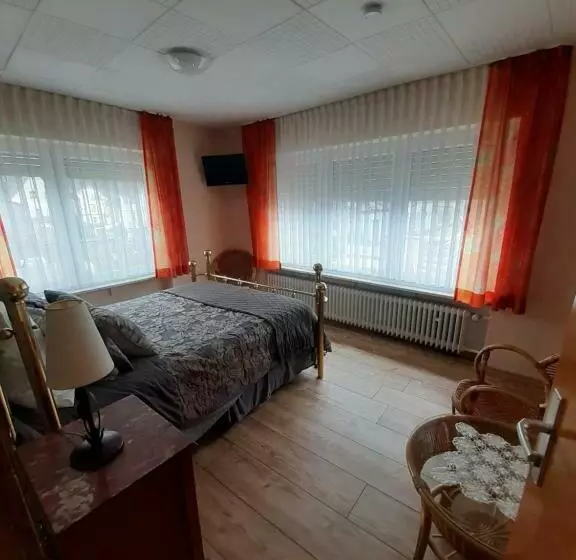 Aamiaismajoitus (B&B) Gastehaus Am Calmont