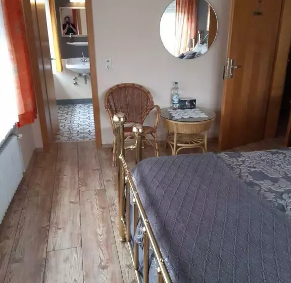 Aamiaismajoitus (B&B) Gastehaus Am Calmont