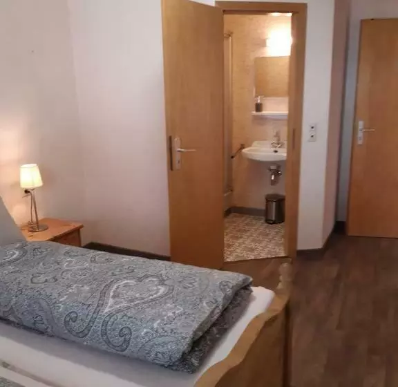 Aamiaismajoitus (B&B) Gastehaus Am Calmont