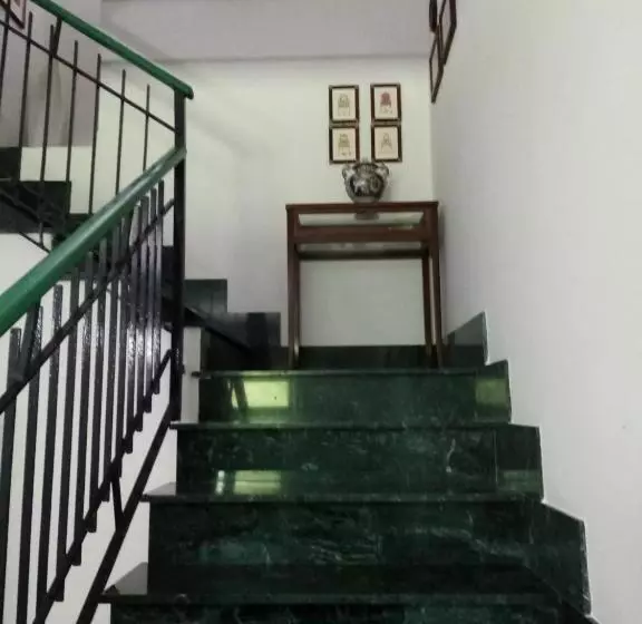 تختخواب و صبحانه Mamena