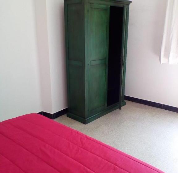 تختخواب و صبحانه Mamena