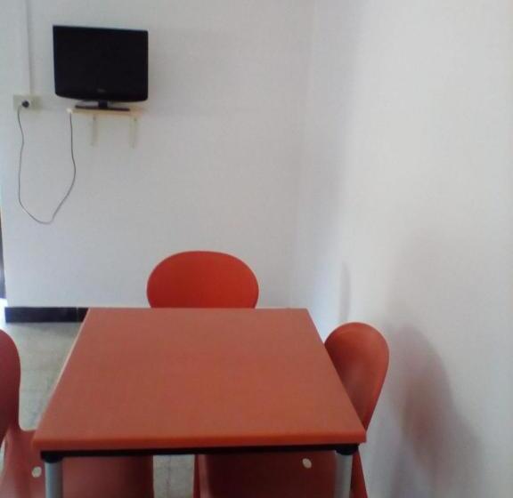 تختخواب و صبحانه Mamena