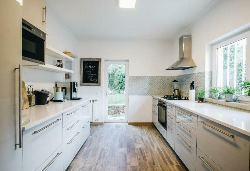 تختخواب و صبحانه Sunny Soul