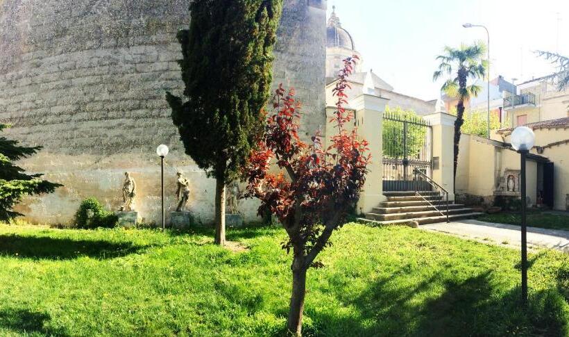 پانسیون La Bougainvillea