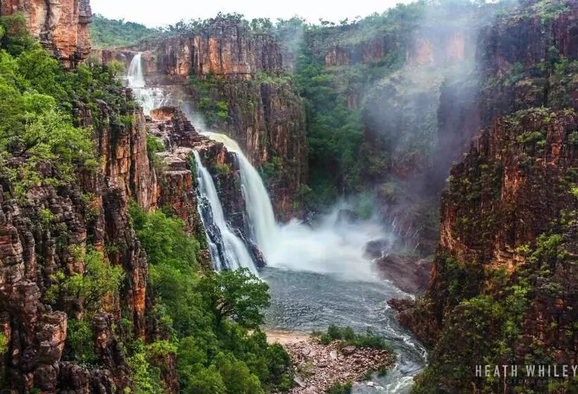پانسیون The Tropical Sanctuary