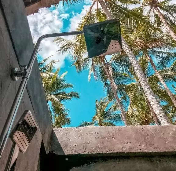 استراحتگاه Bermuda Triangle Bungalows