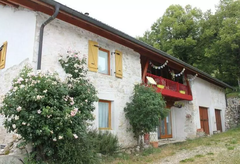 Aamiaismajoitus (B&B) Chez Louve Bleue