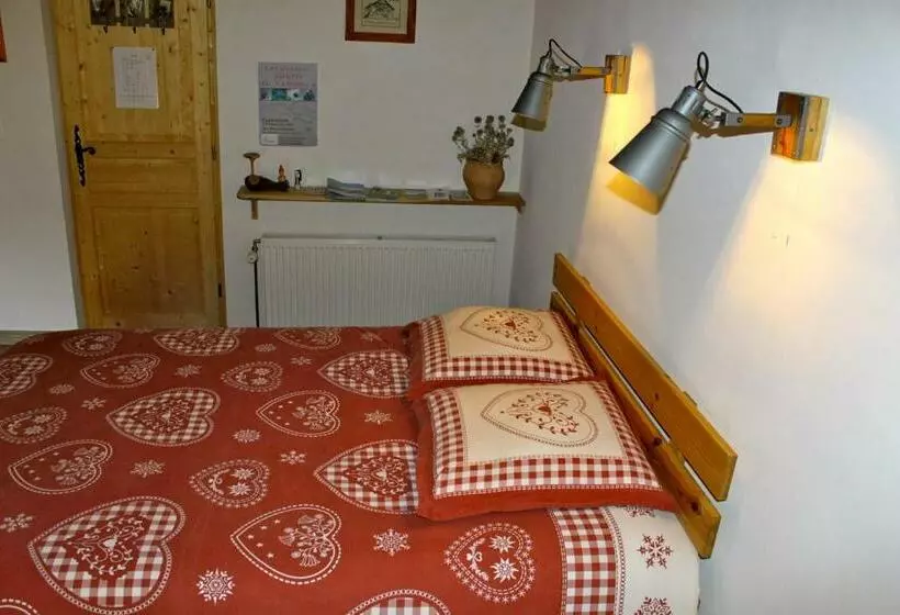 Aamiaismajoitus (B&B) Chez Louve Bleue