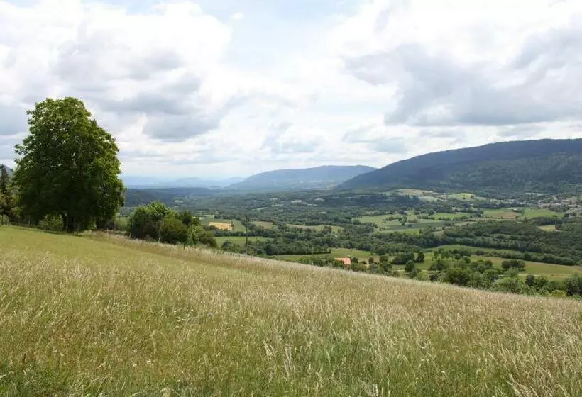 Aamiaismajoitus (B&B) Chez Louve Bleue