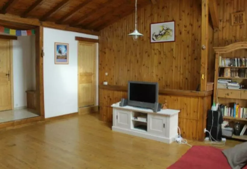 Aamiaismajoitus (B&B) Chez Louve Bleue