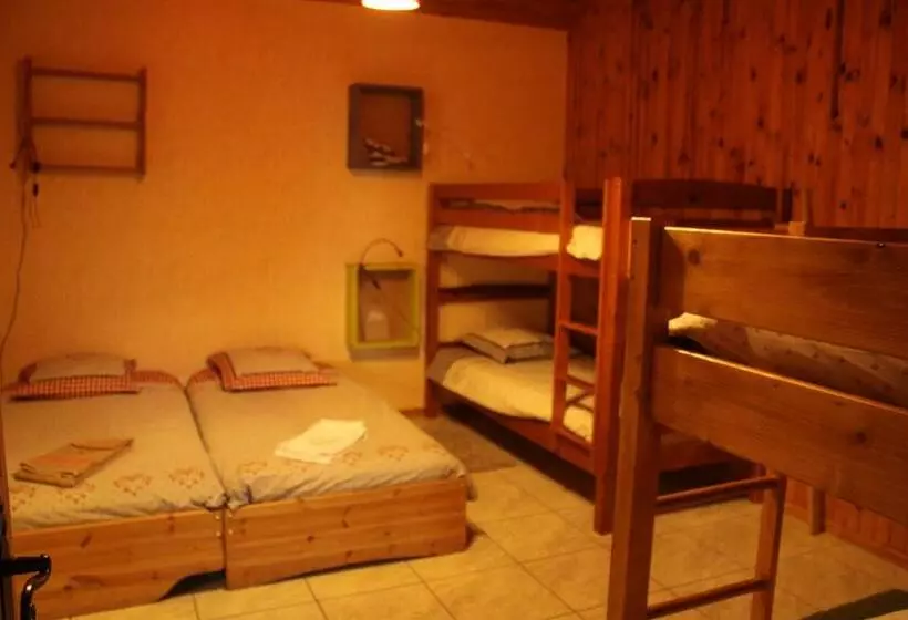 Aamiaismajoitus (B&B) Chez Louve Bleue