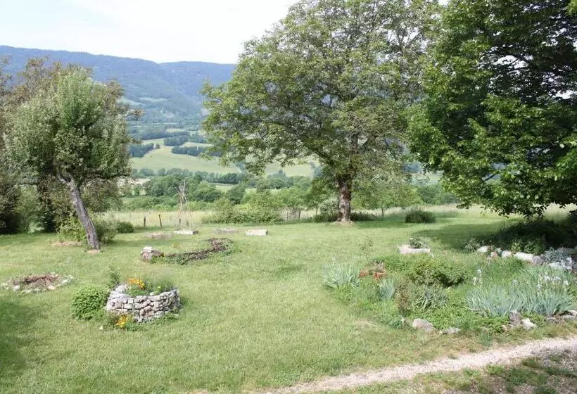 Aamiaismajoitus (B&B) Chez Louve Bleue