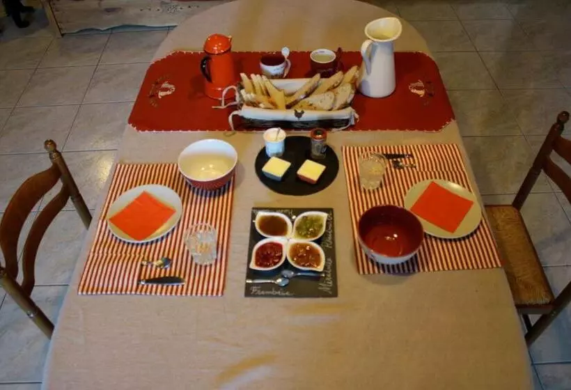 Aamiaismajoitus (B&B) Chez Louve Bleue