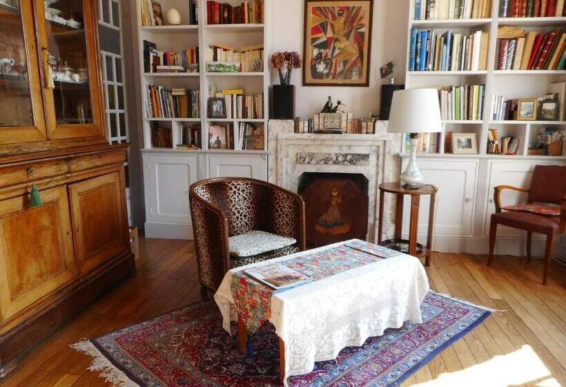 تختخواب و صبحانه Villa Helianthe