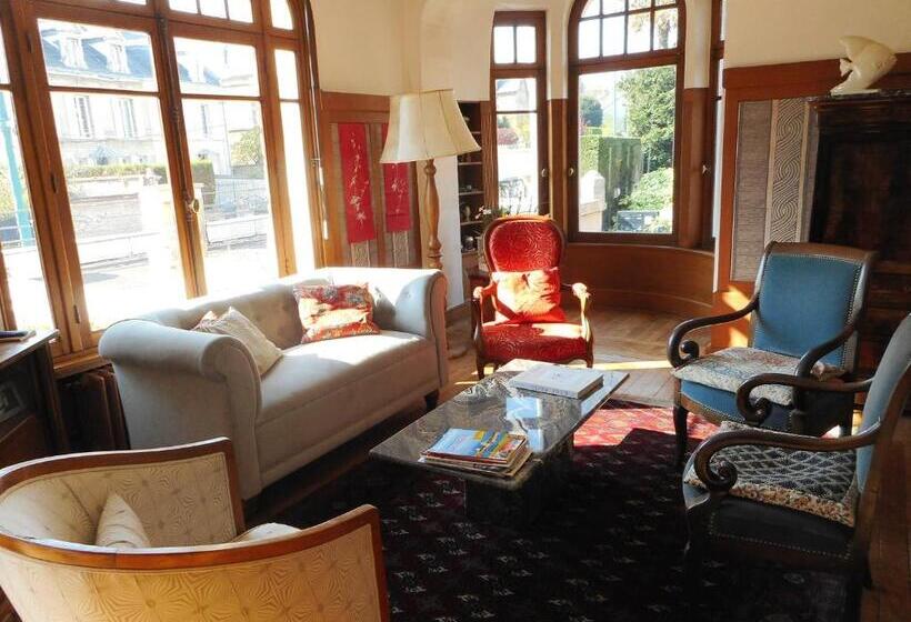 تختخواب و صبحانه Villa Helianthe