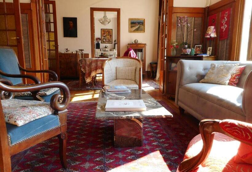 تختخواب و صبحانه Villa Helianthe