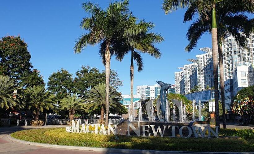 Mactan Newtown With Sun Set And Garden View