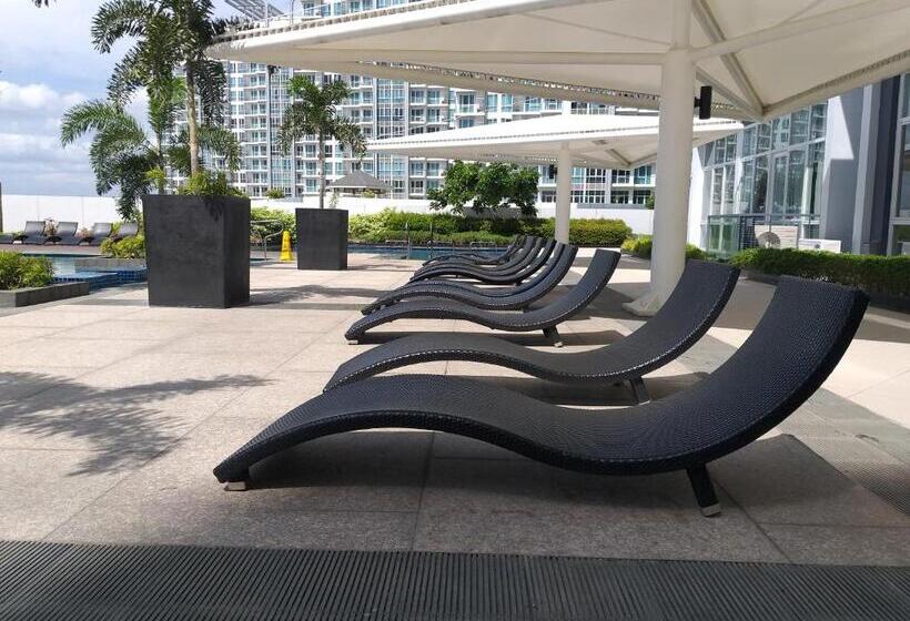 Mactan Newtown With Sun Set And Garden View