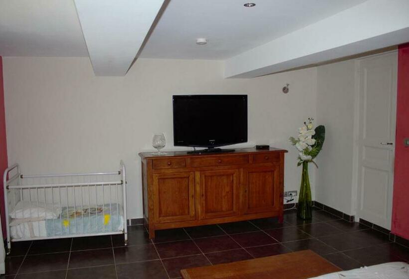 膳宿费 Clôt De Félines Chambre Spacieuse