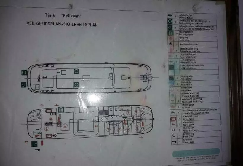 ユースホステル Tjalkjacht Pelikaan Enkhuizen
