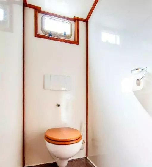ユースホステル Tjalkjacht Pelikaan Enkhuizen