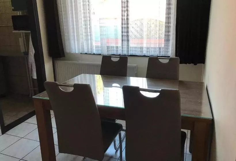 ペンション Farkas Vendégház