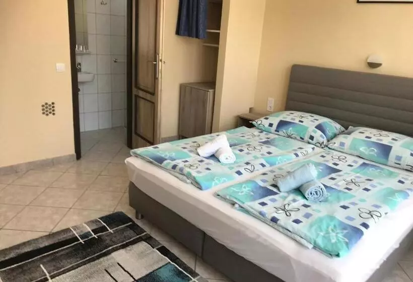 ペンション Farkas Vendégház