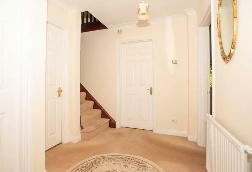 Majatalo Luxury House In Warsash