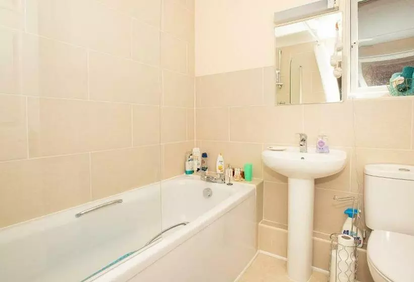 Majatalo Luxury House In Warsash