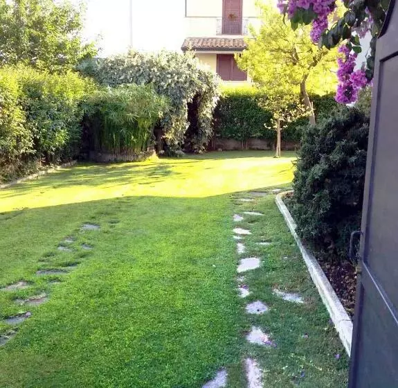 Aamiaismajoitus (B&B) La Bouganville Di Sante E Rosa