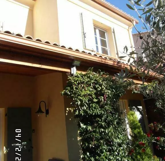 Aamiaismajoitus (B&B) Patrimonio Chambre Avec Commodités Chez L’habitant