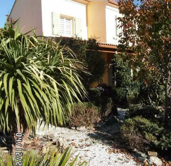 Aamiaismajoitus (B&B) Patrimonio Chambre Avec Commodités Chez L’habitant