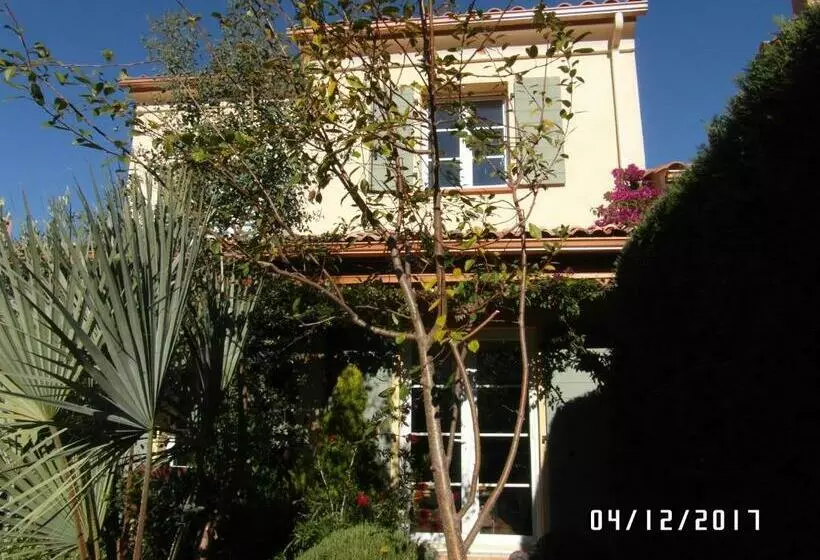 Aamiaismajoitus (B&B) Patrimonio Chambre Avec Commodités Chez L’habitant