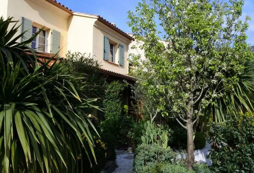 Aamiaismajoitus (B&B) Patrimonio Chambre Avec Commodités Chez L’habitant