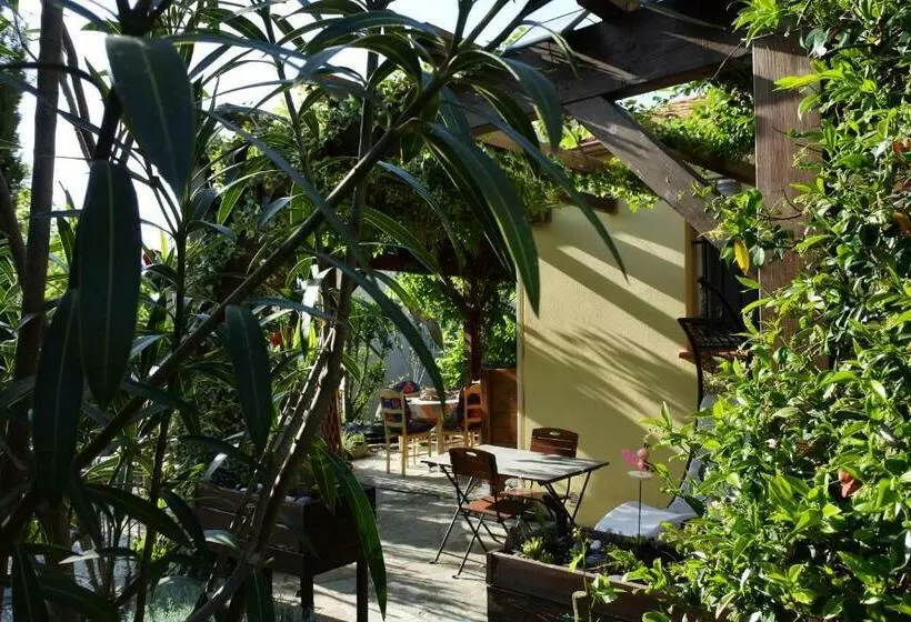 Aamiaismajoitus (B&B) Patrimonio Chambre Avec Commodités Chez L’habitant