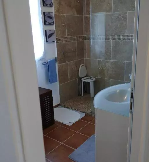 Aamiaismajoitus (B&B) Patrimonio Chambre Avec Commodités Chez L’habitant