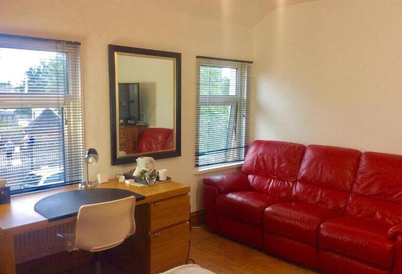 민박 Station House