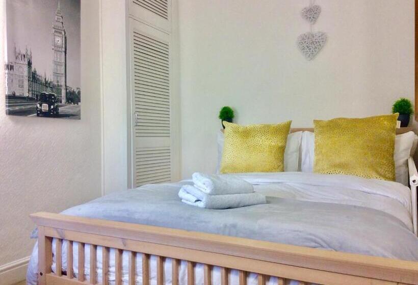 צימר Station House