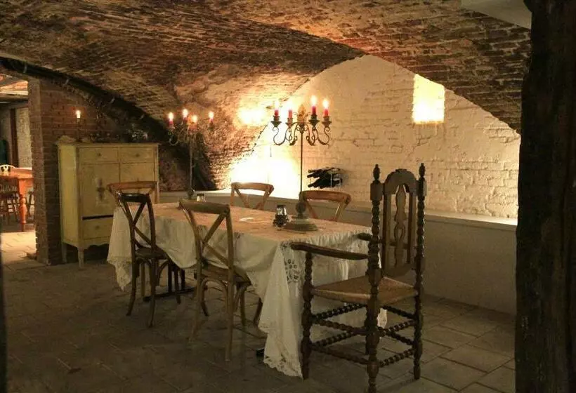 Aamiaismajoitus (B&B) Top Notch Apartment Along Canal In Historic Centre