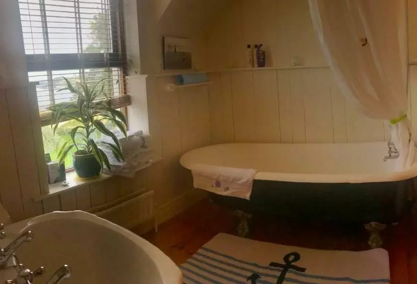 Bed and Breakfast Tranquil Water