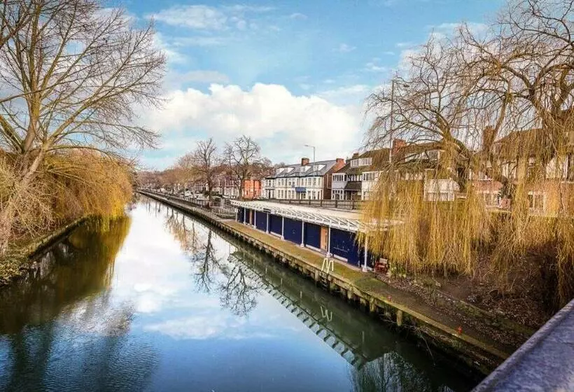 ベッドアンドブレックファースト 1 Riverside Apartments