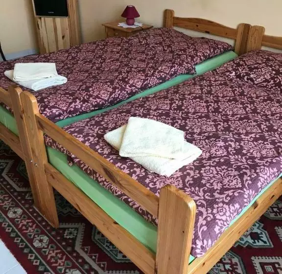 ベッドアンドブレックファースト Falubíró Vendégháza