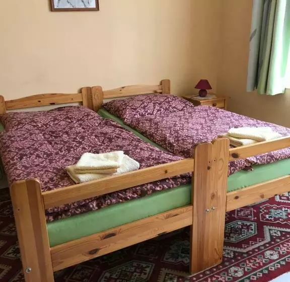 ベッドアンドブレックファースト Falubíró Vendégháza