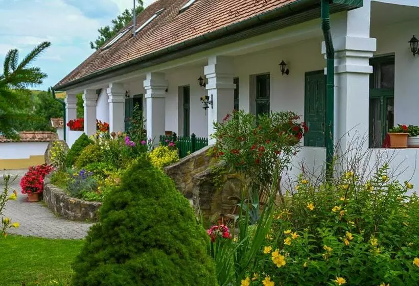 ベッドアンドブレックファースト Falubíró Vendégháza